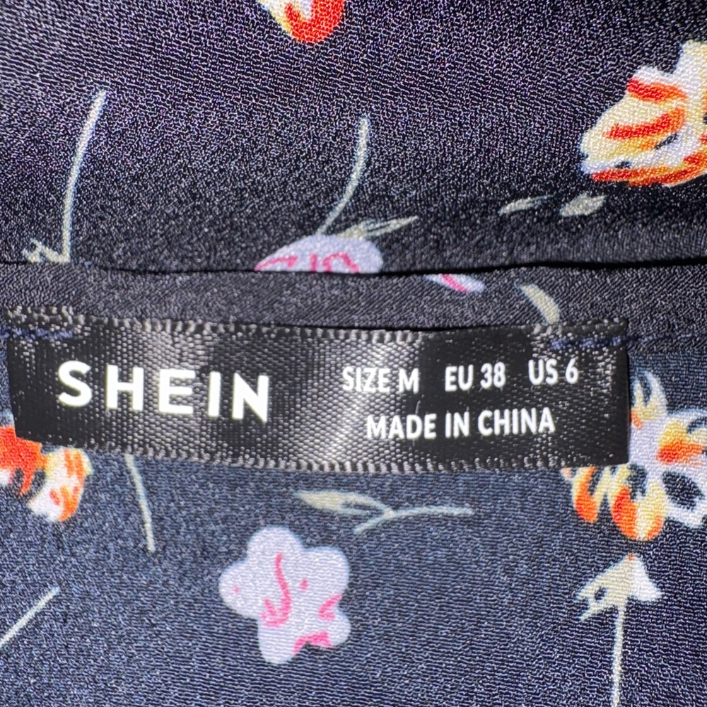 SHEIN Black Floral V-Neck Blouse - Picture 4 of 4